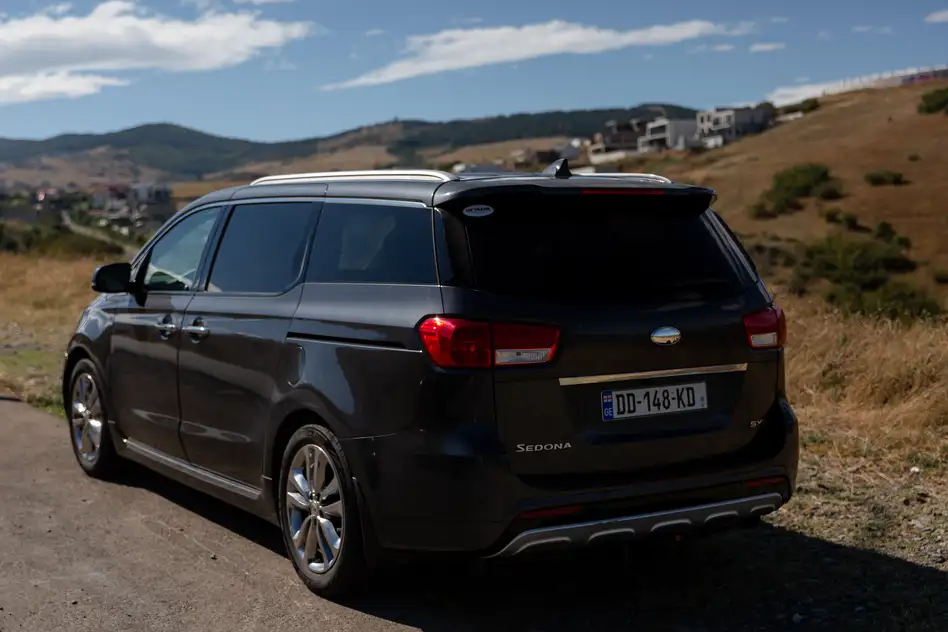 KIA Sedona for rent in Sarpi