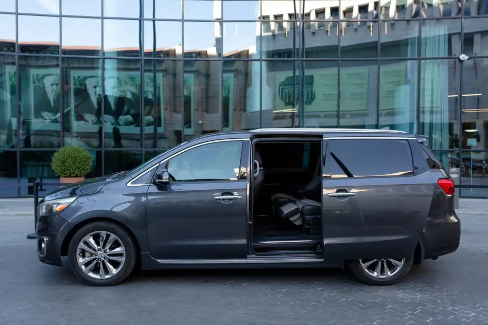 KIA Sedona for rent in Sarpi