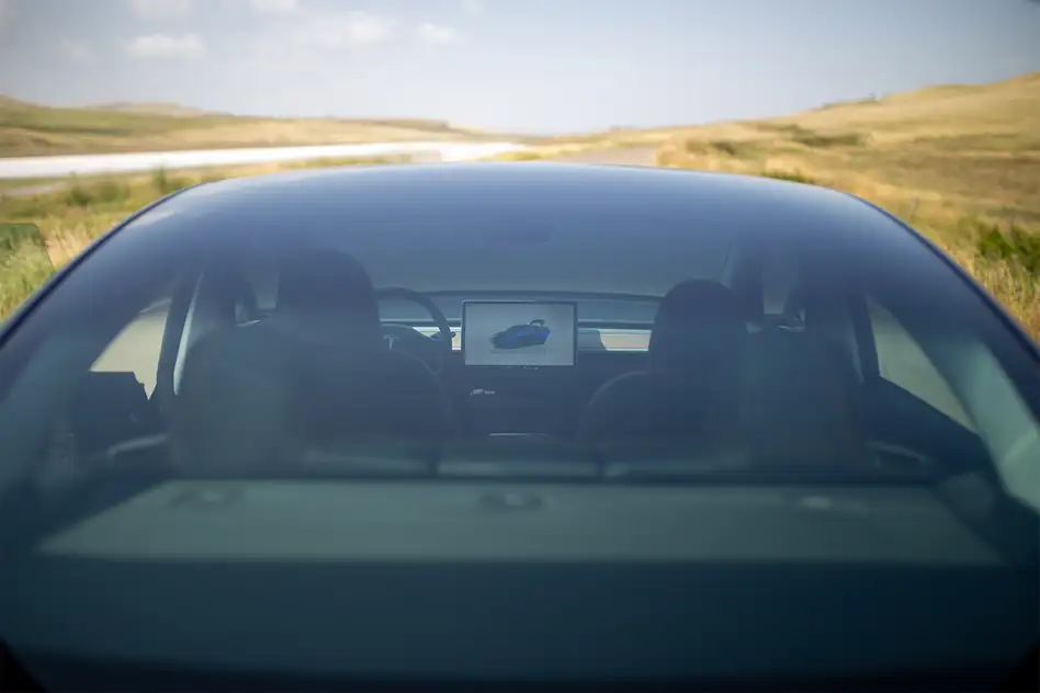 Tesla Model 3 ქირავდება ჩაქვში