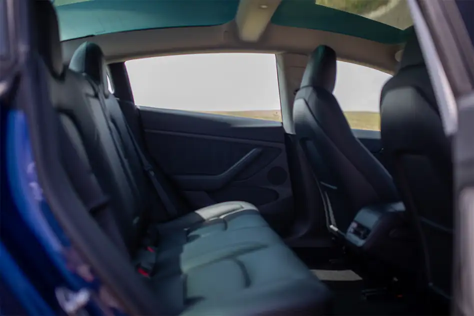 Tesla Model 3 ქირავდება ჩაქვში