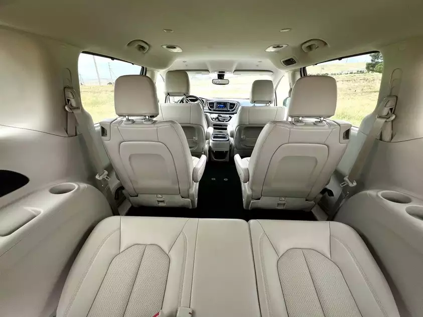 Chrysler Voyager ქირავდება საქართველოში