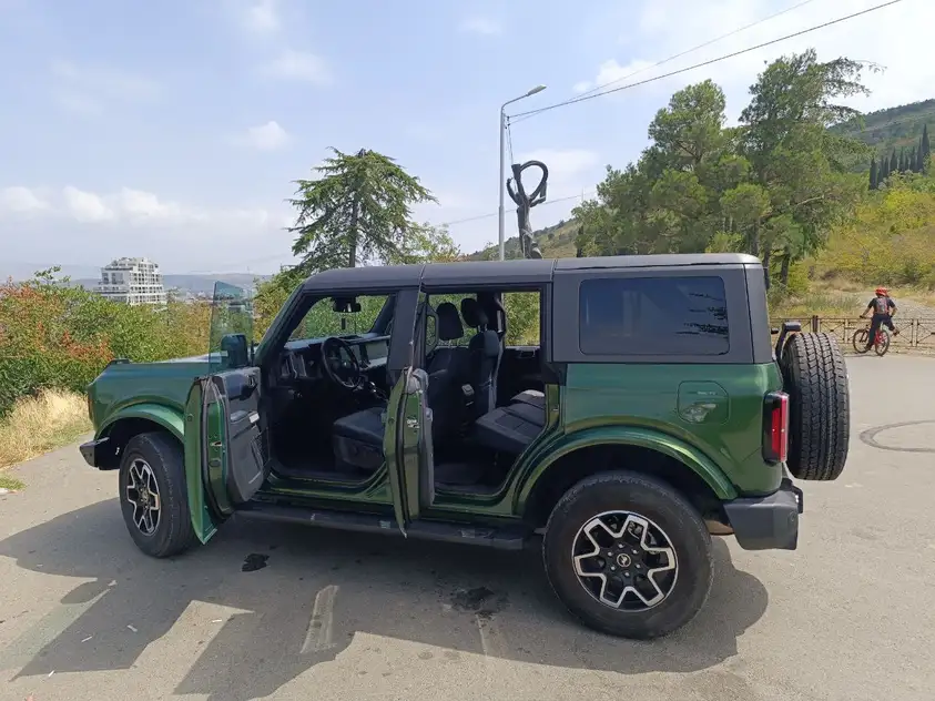 Ford Bronco for rent in Senaki