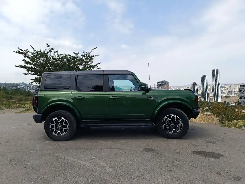 Ford Bronco for rent in Senaki