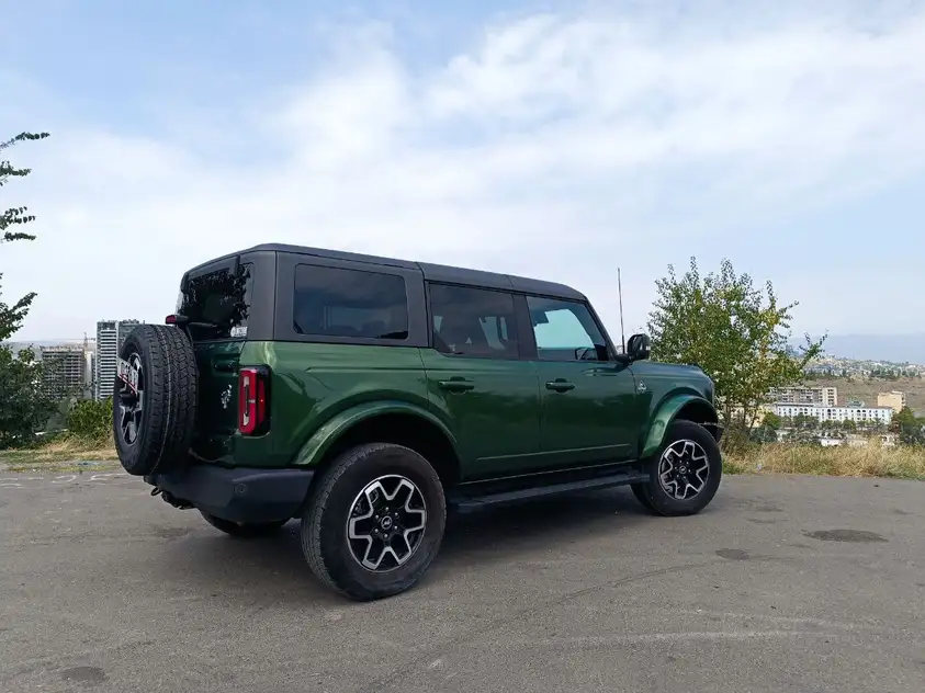 Ford Bronco for rent in Senaki