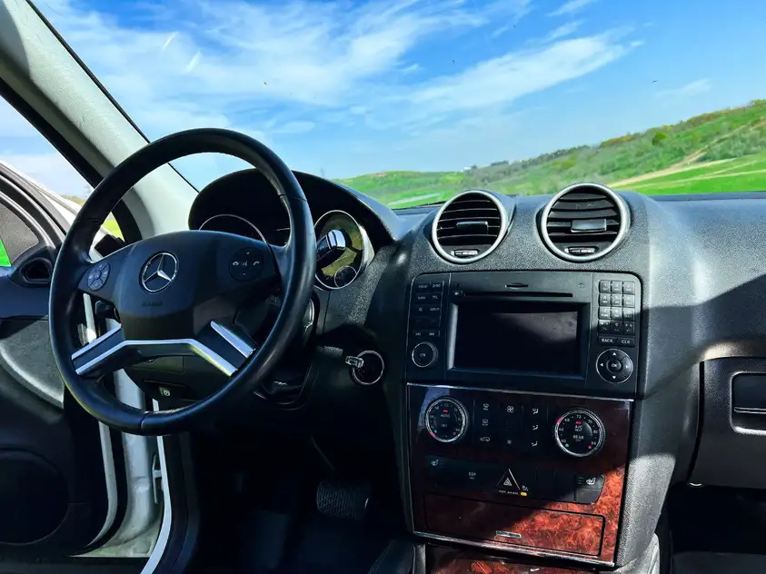 Mercedes ML 350 ქირავდება საქართველოში