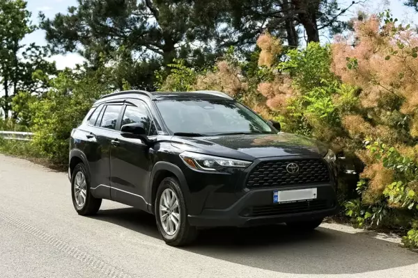 Toyota Corolla Cross ქირავდება ბორჯომში