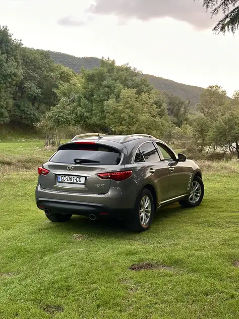 Infiniti QX70 для аренды в Грузии
