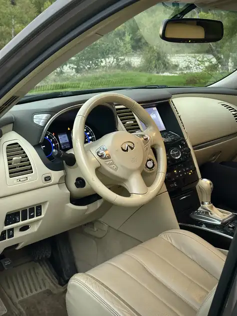 Infiniti QX70 для аренды в Грузии
