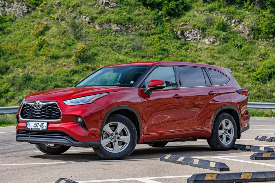 Toyota Highlander ქირავდება საქართველოში