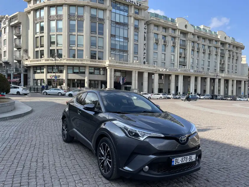Toyota C-HR для аренды в Батуми
