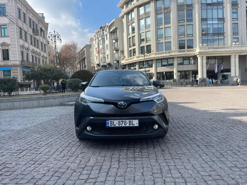 Toyota C-HR для аренды в Батуми