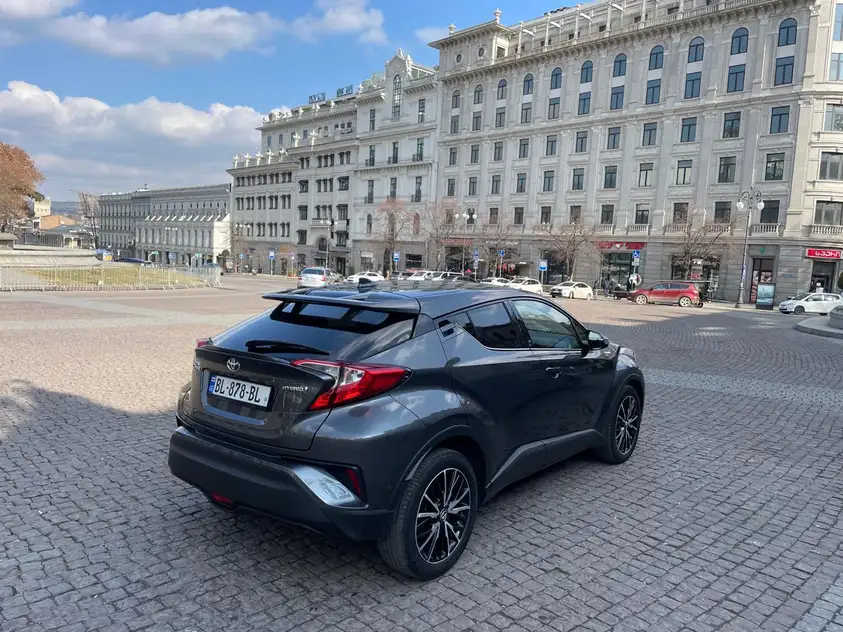 Toyota C-HR для аренды в Батуми