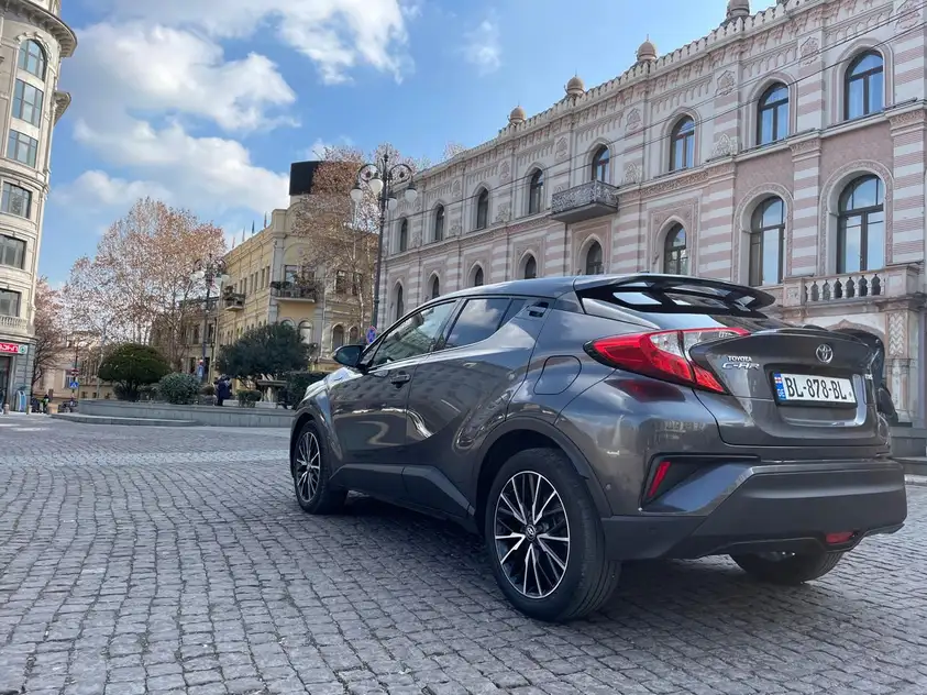 Toyota C-HR для аренды в Батуми