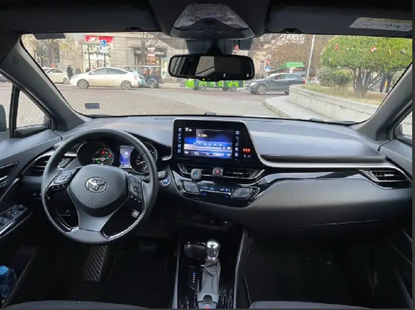 Toyota C-HR для аренды в Батуми