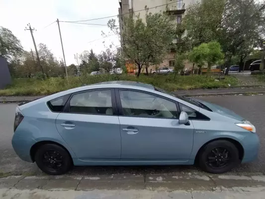 Toyota Prius for rent in Senaki