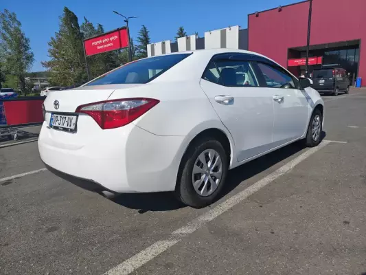 Toyota Corolla ქირავდება ბათუმში