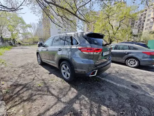 Toyota Highlander ქირავდება საქართველოში