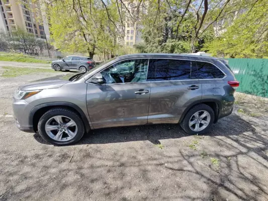 Toyota Highlander ქირავდება საქართველოში