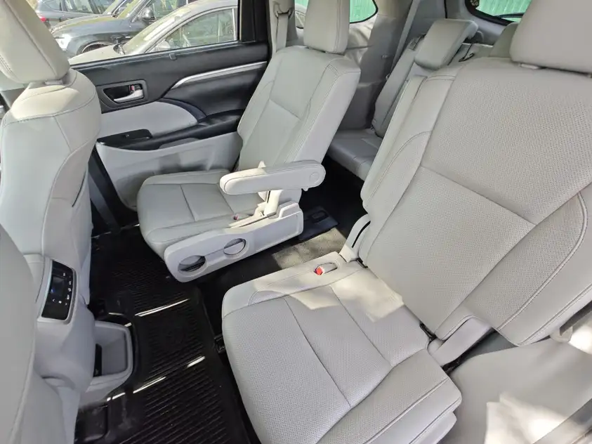 Toyota Highlander ქირავდება საქართველოში
