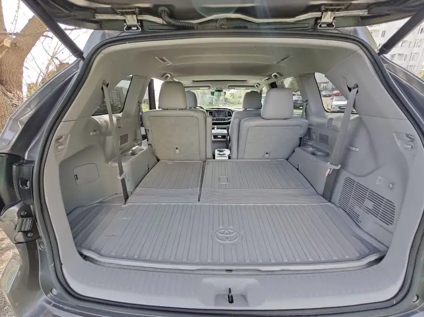 Toyota Highlander ქირავდება საქართველოში