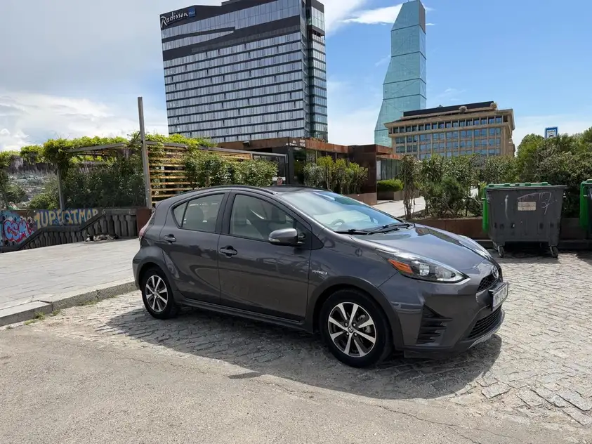 Toyota Prius ქირავდება საქართველოში
