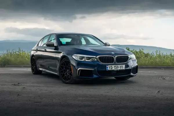 BMW M550i ქირავდება ფოთში