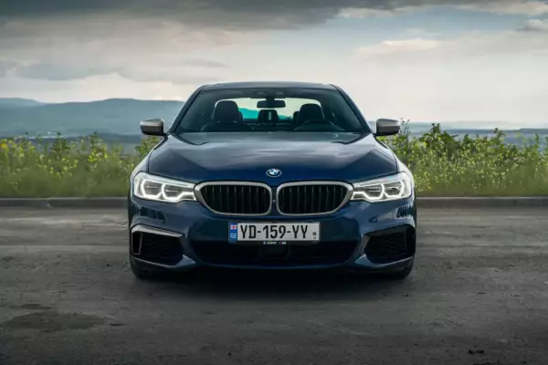 BMW M550i ქირავდება ფოთში
