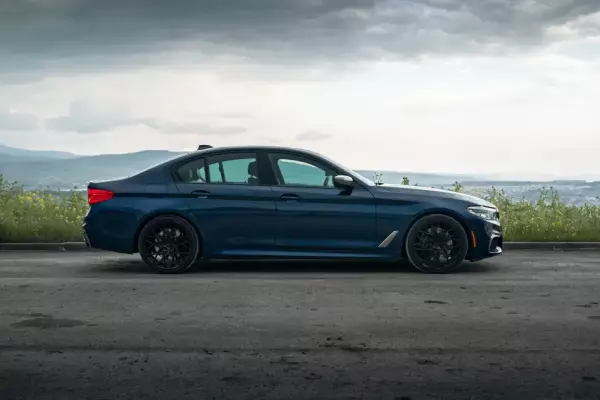 BMW M550i ქირავდება ფოთში