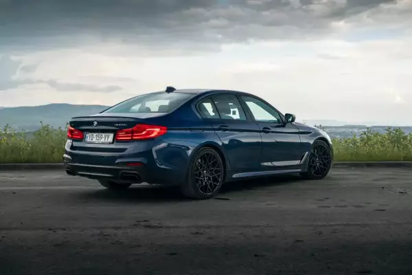 BMW M550i ქირავდება ფოთში