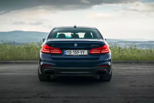 BMW M550i ქირავდება ფოთში