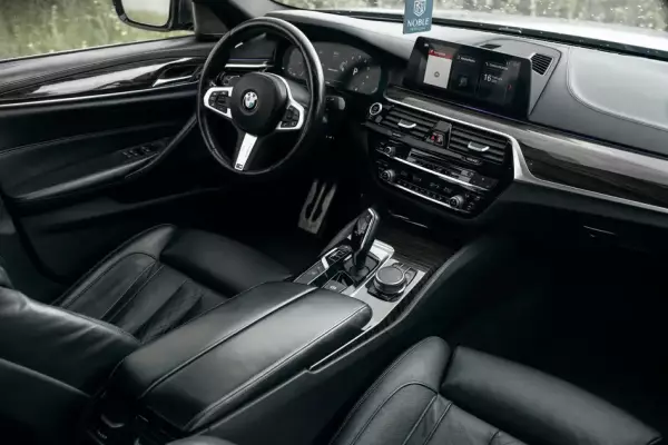 BMW M550i ქირავდება ფოთში