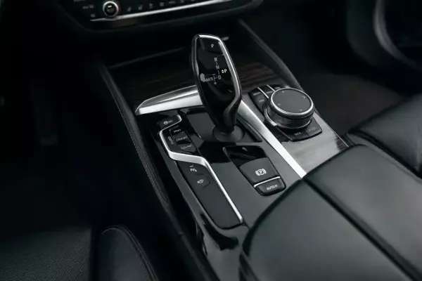 BMW M550i ქირავდება ფოთში
