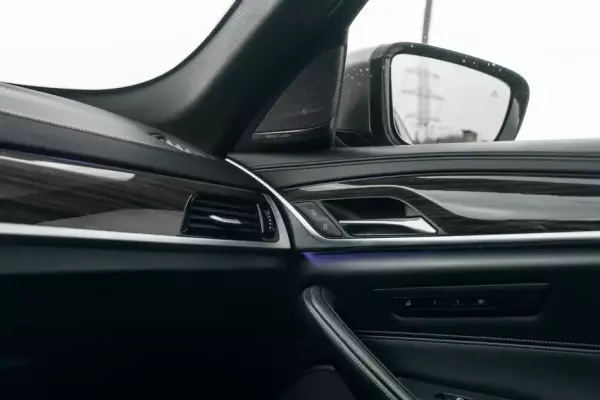 BMW M550i ქირავდება ფოთში