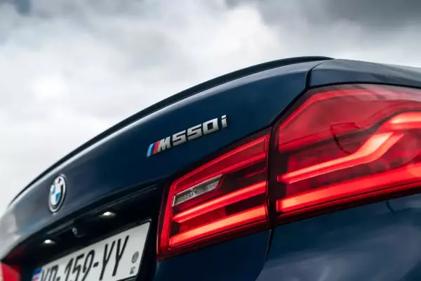 BMW M550i ქირავდება ფოთში
