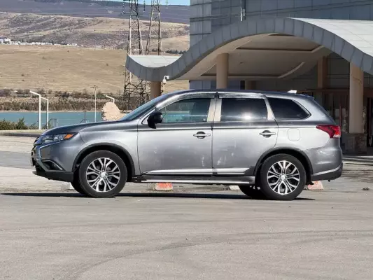 Mitsubishi Outlander ქირავდება ჩაქვში