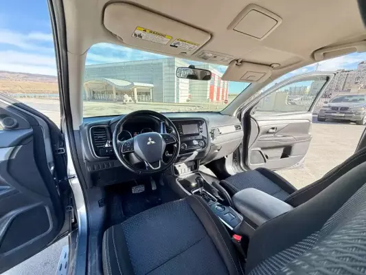 Mitsubishi Outlander ქირავდება ჩაქვში