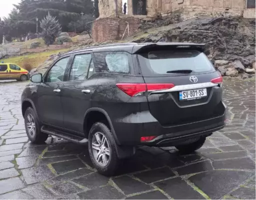 Toyota Fortuner для аренды в Сенаки