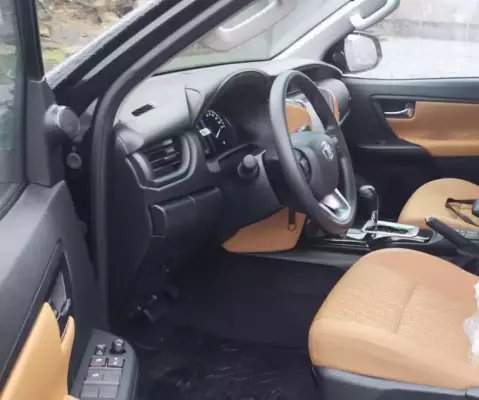 Toyota Fortuner для аренды в Сенаки
