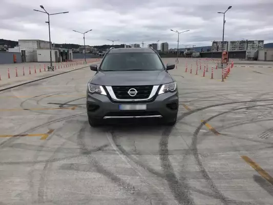 Nissan Pathfinder ქირავდება გუდაურში