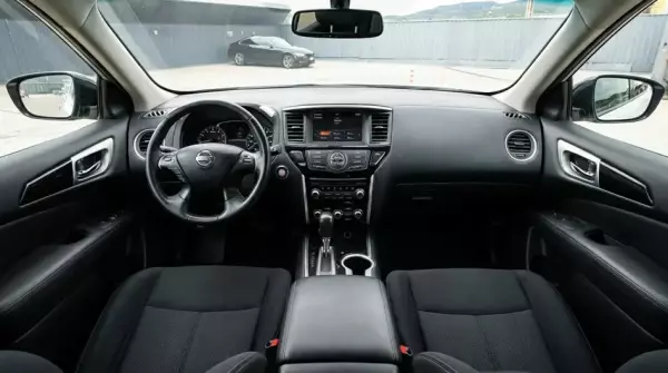 Nissan Pathfinder ქირავდება გუდაურში