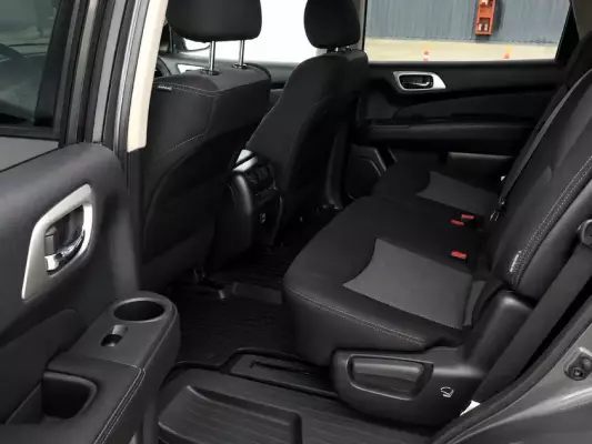 Nissan Pathfinder ქირავდება გუდაურში