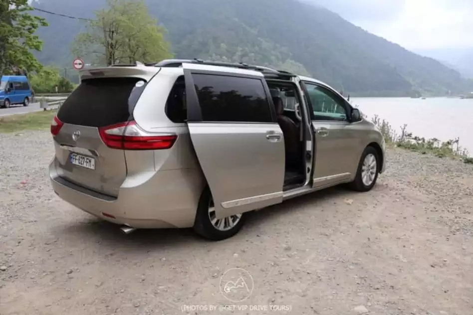 Toyota Sienna ქირავდება გუდაურში