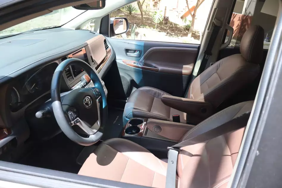 Toyota Sienna ქირავდება გუდაურში