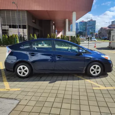 Toyota Prius for rent in Sarpi
