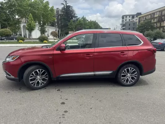 Mitsubishi Outlander ქირავდება ფოთში