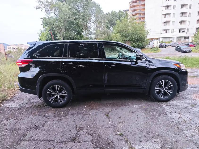 Toyota Highlander ქირავდება საქართველოში