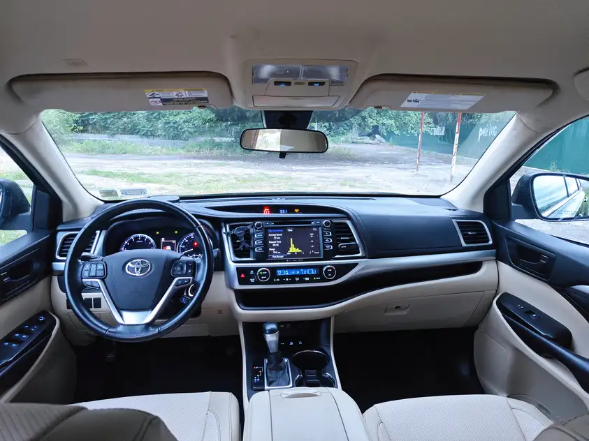 Toyota Highlander ქირავდება საქართველოში
