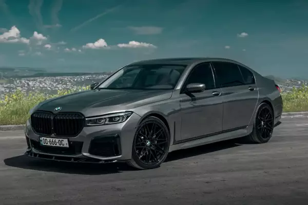 BMW 740i ქირავდება საქართველო -ში