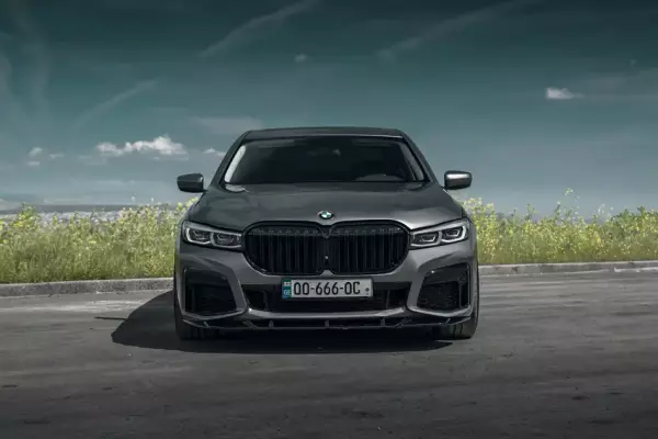 BMW 740i ქირავდება ფოთში