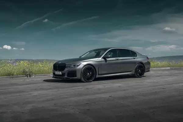 BMW 740i ქირავდება ფოთში